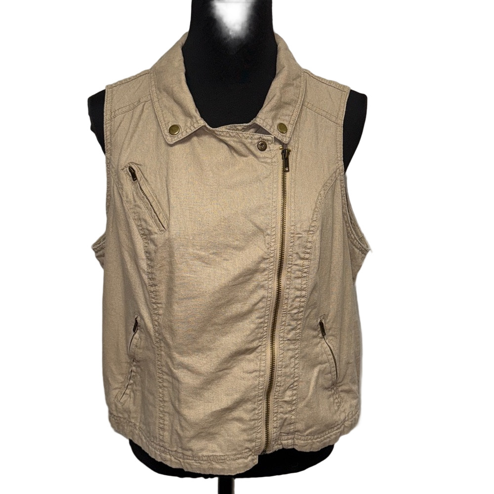 Maurices Linen Blend Khaki Vest. Durable